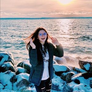 Meet your Posher, Tia